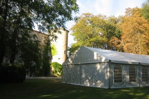 Tente de reception installée sur le domaine / marquee in the grounds